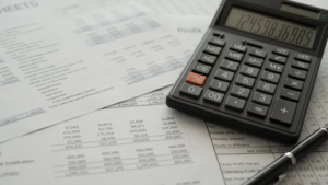 Is it worth claiming your tax refund early in the U.S.? Understand the risks